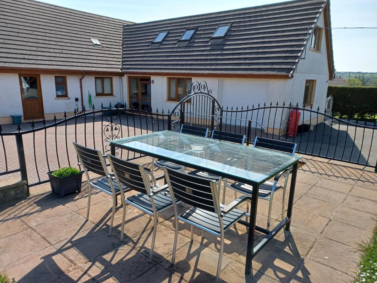 Dunroaming Cottage Pendine Exterior photo